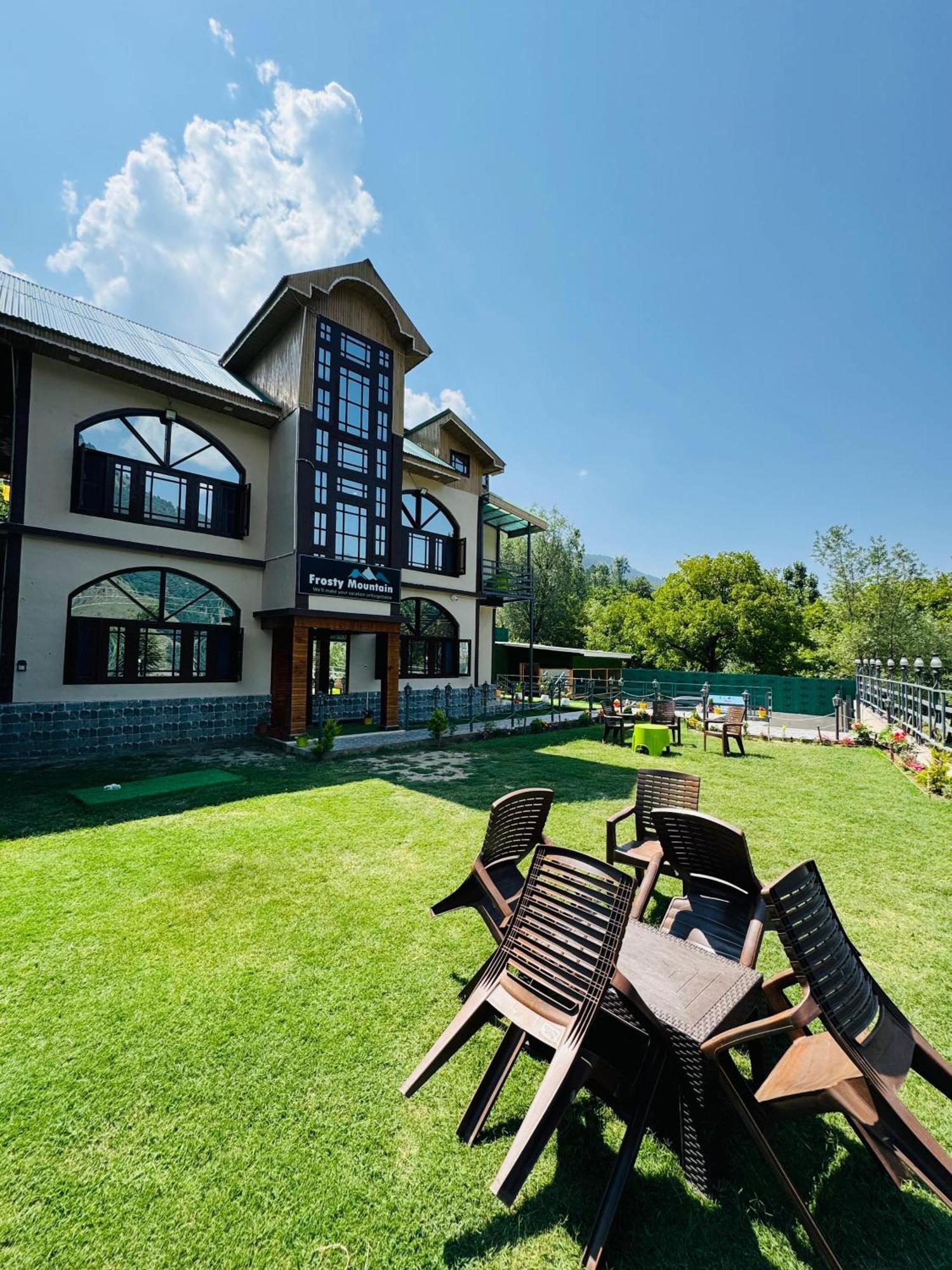 Frosty Mountain Resort Pahalgām Екстериор снимка