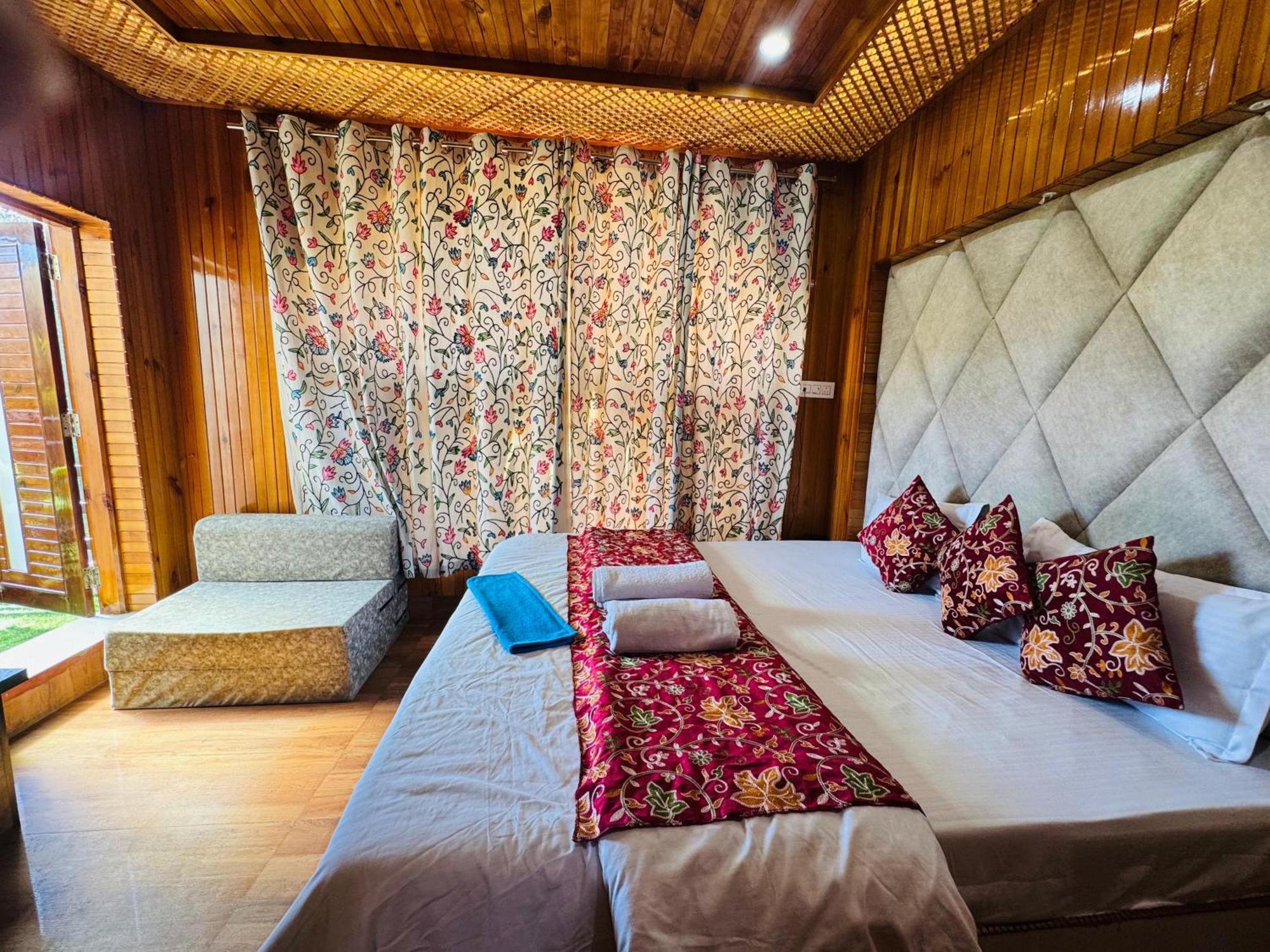 Frosty Mountain Resort Pahalgām Екстериор снимка