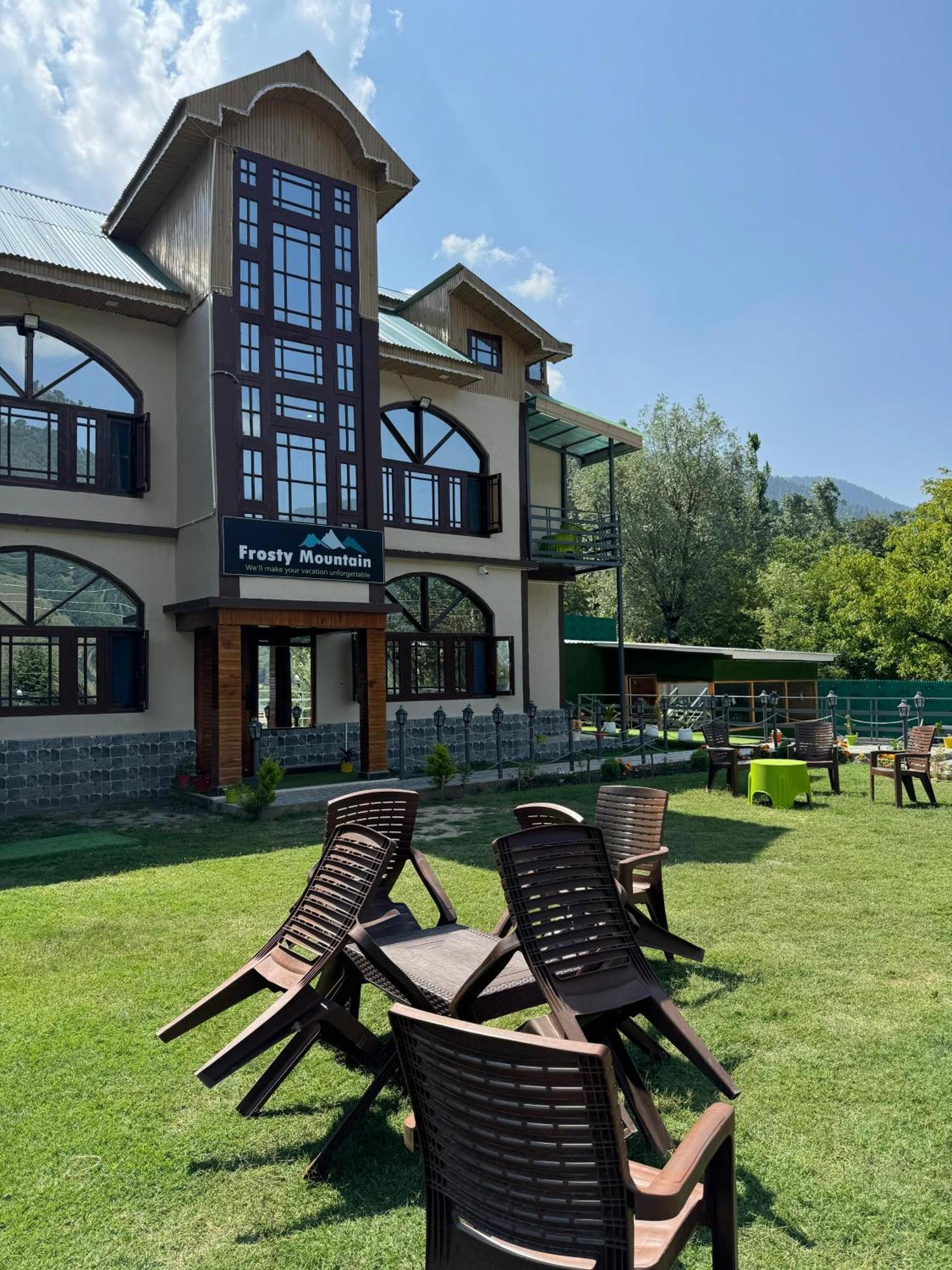 Frosty Mountain Resort Pahalgām Екстериор снимка