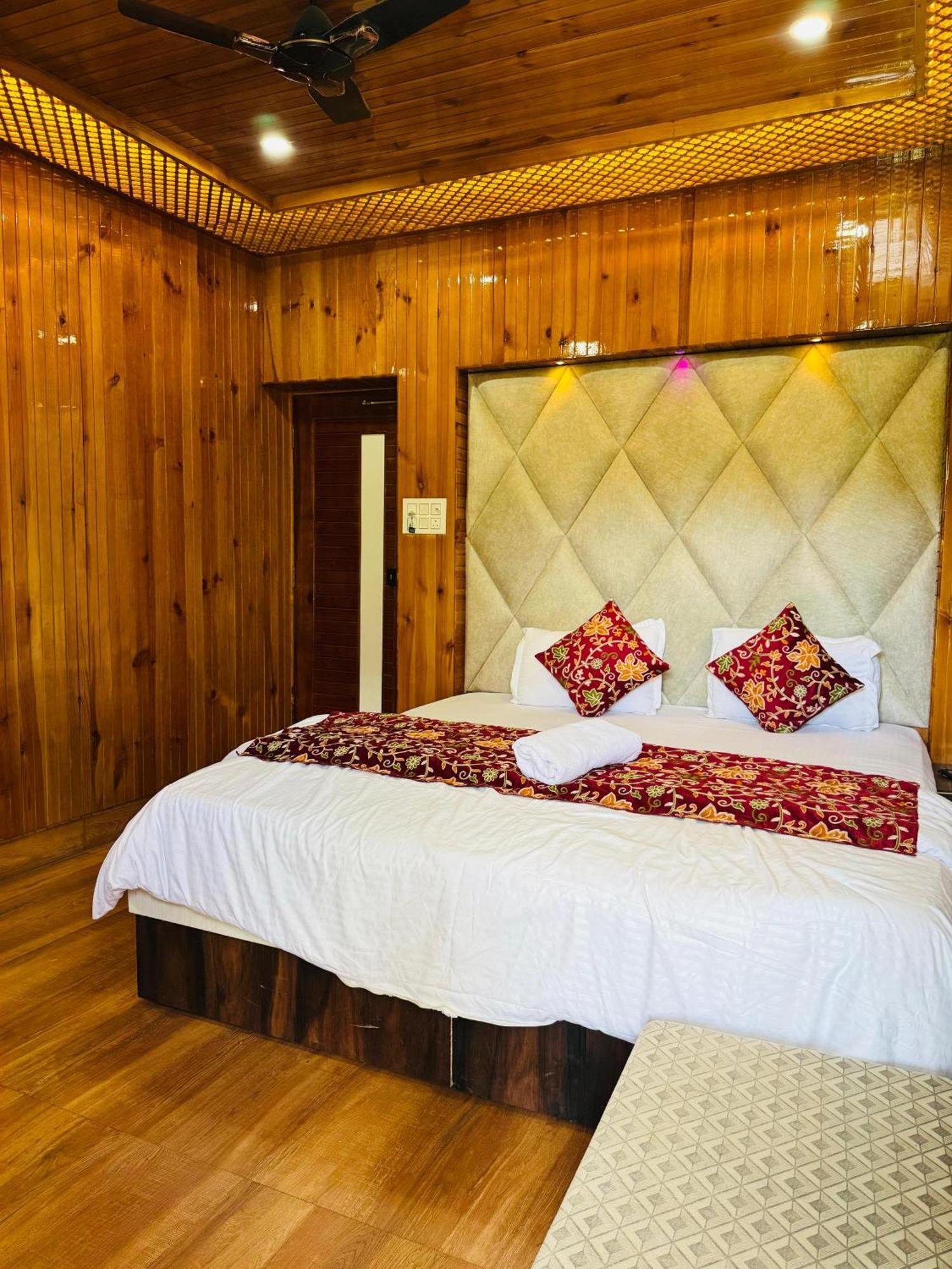 Frosty Mountain Resort Pahalgām Екстериор снимка