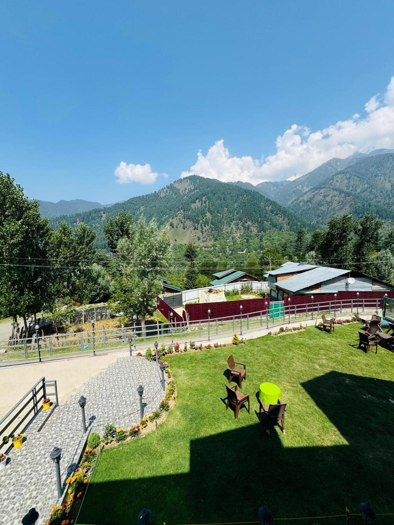 Frosty Mountain Resort Pahalgām Екстериор снимка